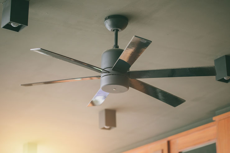 ceiling fan to reduce humidity