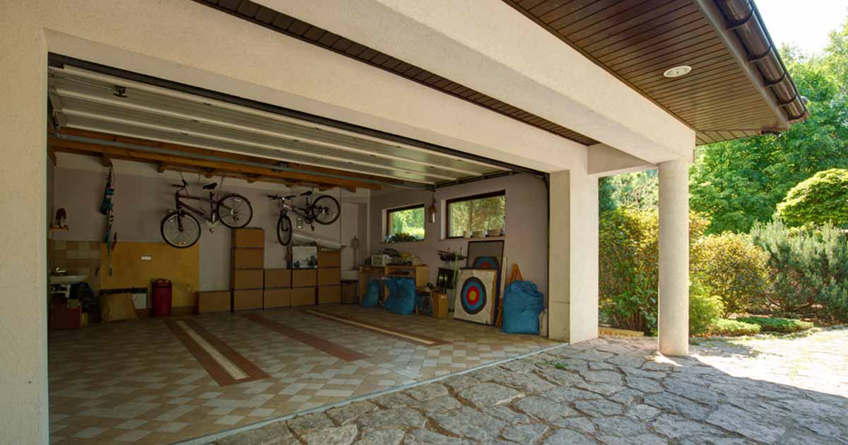 picture of a garage