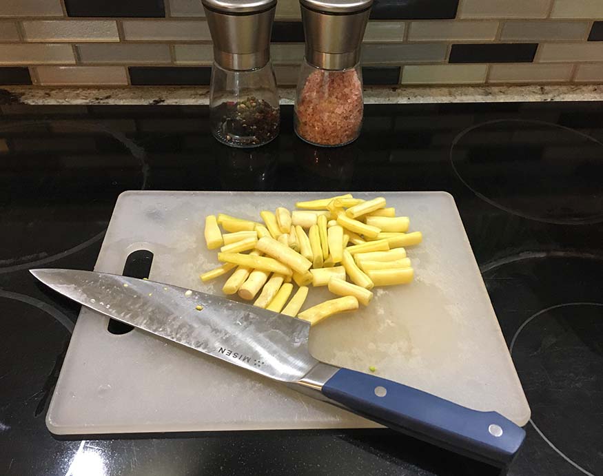A picture of Misen Chef’s Knife and wax beans
