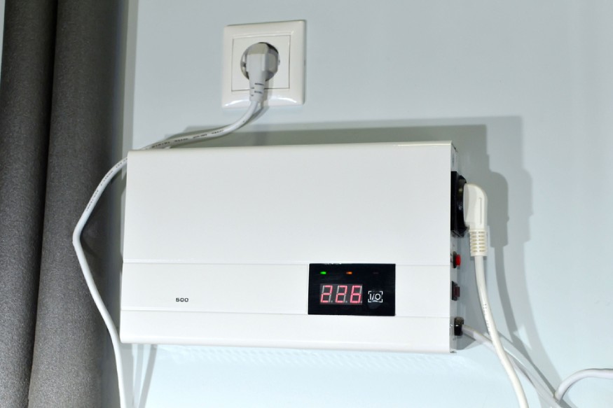 a dual inverter Air Conditioner connected to a voltage stabilizer