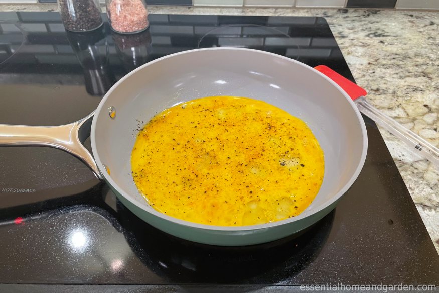cooking scrambled egg on Caraway pan
