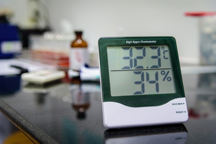 a hygrometer with low humidity levels