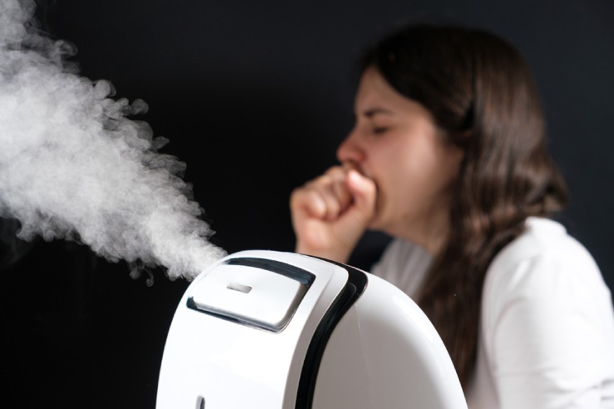 humidifier releasing aerolized mineral dust