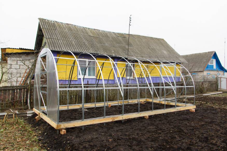 picture of a hoop greenhouse