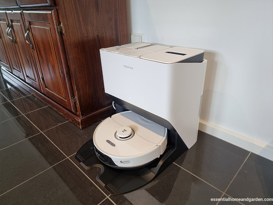 roborock s8 ultra pro washing the mop and refilling water